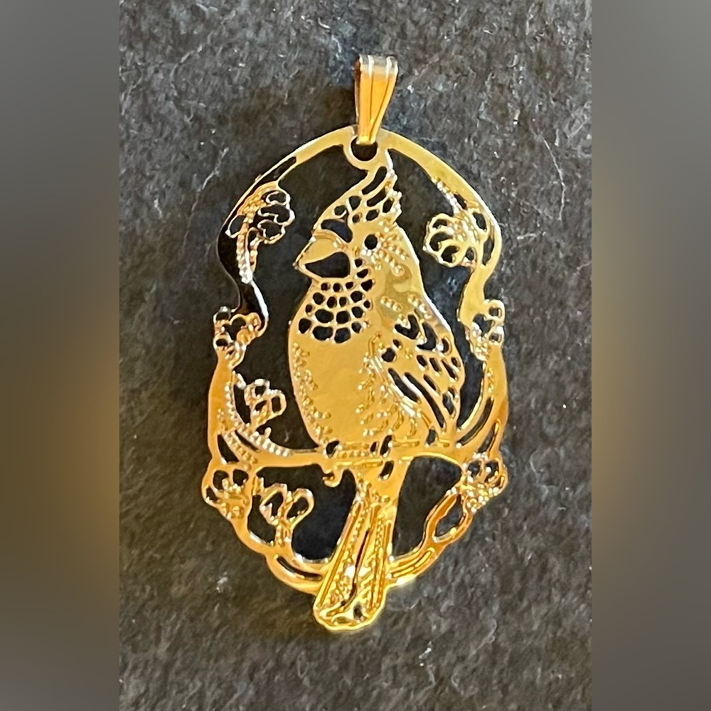 Vintage Wild Bryde Ornate Gold Filigree Framed Cardinal Pendant 30mm